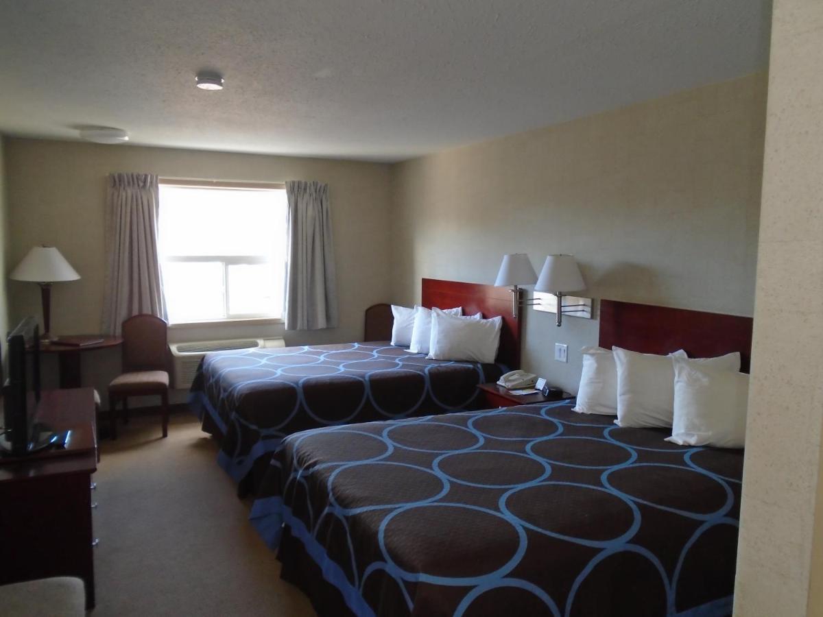 Super 8 By Wyndham Red Deer City Centre Motel Екстериор снимка